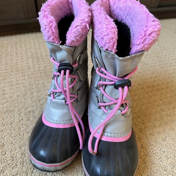Girls Sorel Snow Boots size 3 - Picture 2 of 12
